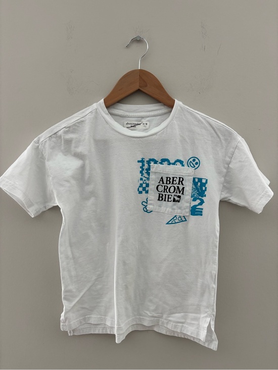 abercrombie kids Other - Abercrombie Kids White Graphic Pocket Tee Boys Size 9/10 Short Sleeve Logo Shirt